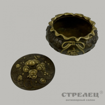 Китайская бронзовая шкатулка «Чаша богатства» с монетами и рыбами